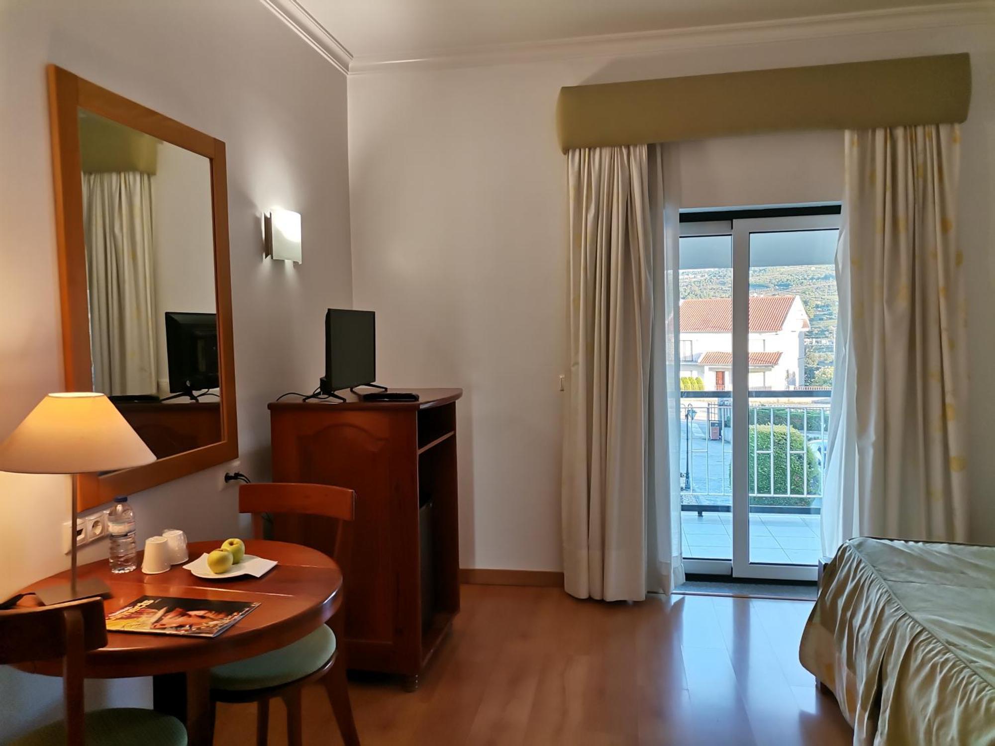 Hotel Quinta Dos Cedros Celorico Da Beira Buitenkant foto